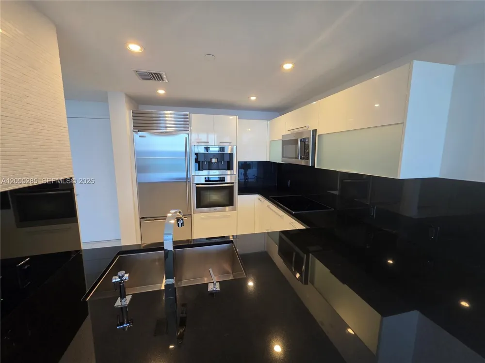 17121 COLLINS AV #2306 Sunny Isles Beach, FL 33160