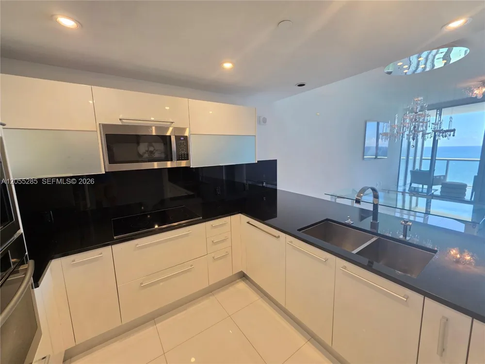17121 COLLINS AV #2306 Sunny Isles Beach, FL 33160