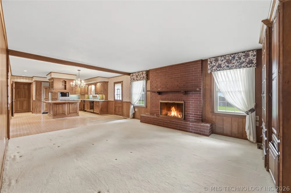 820 W Davis Drive Nowata, OK 74048