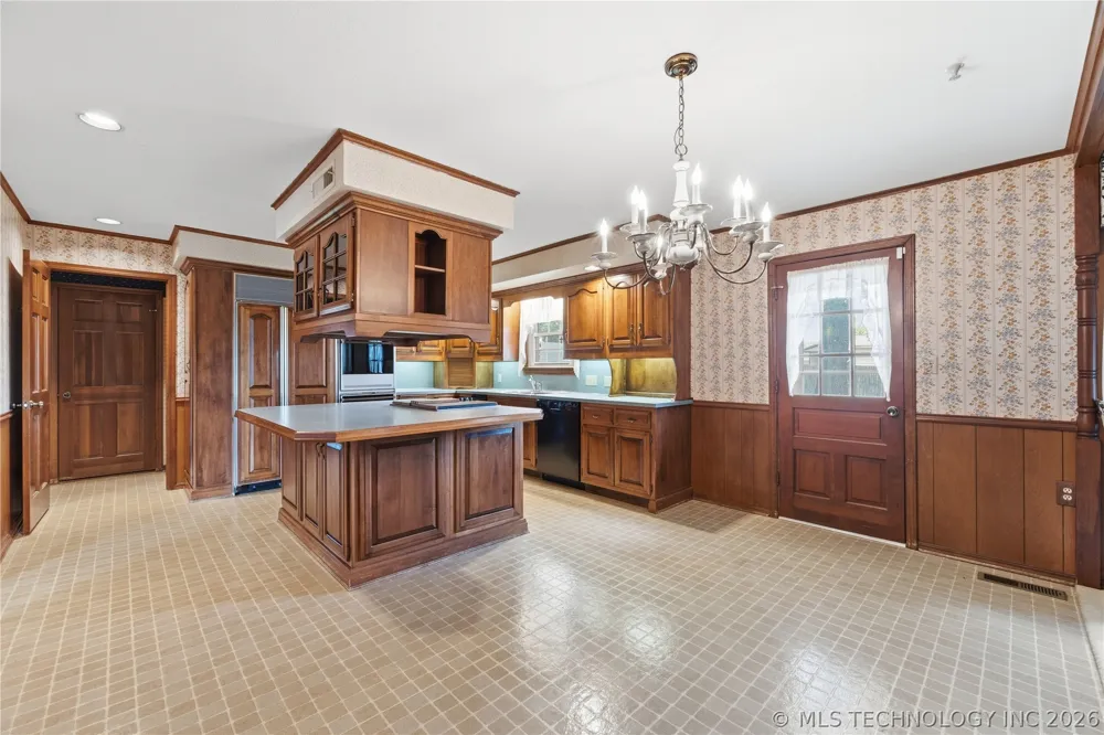 820 W Davis Drive Nowata, OK 74048