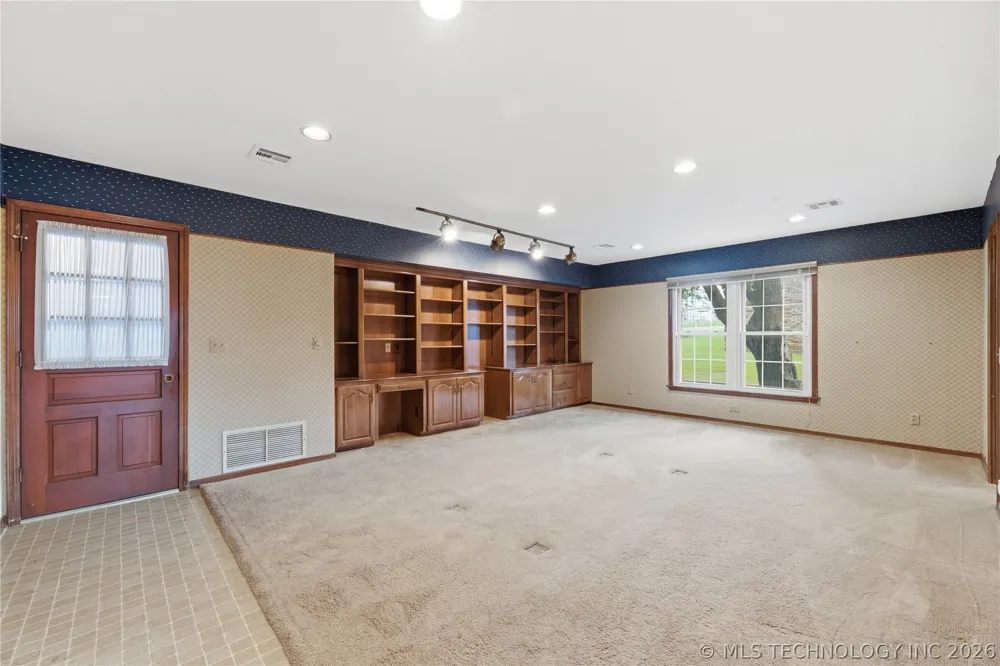 820 W Davis Drive Nowata, OK 74048