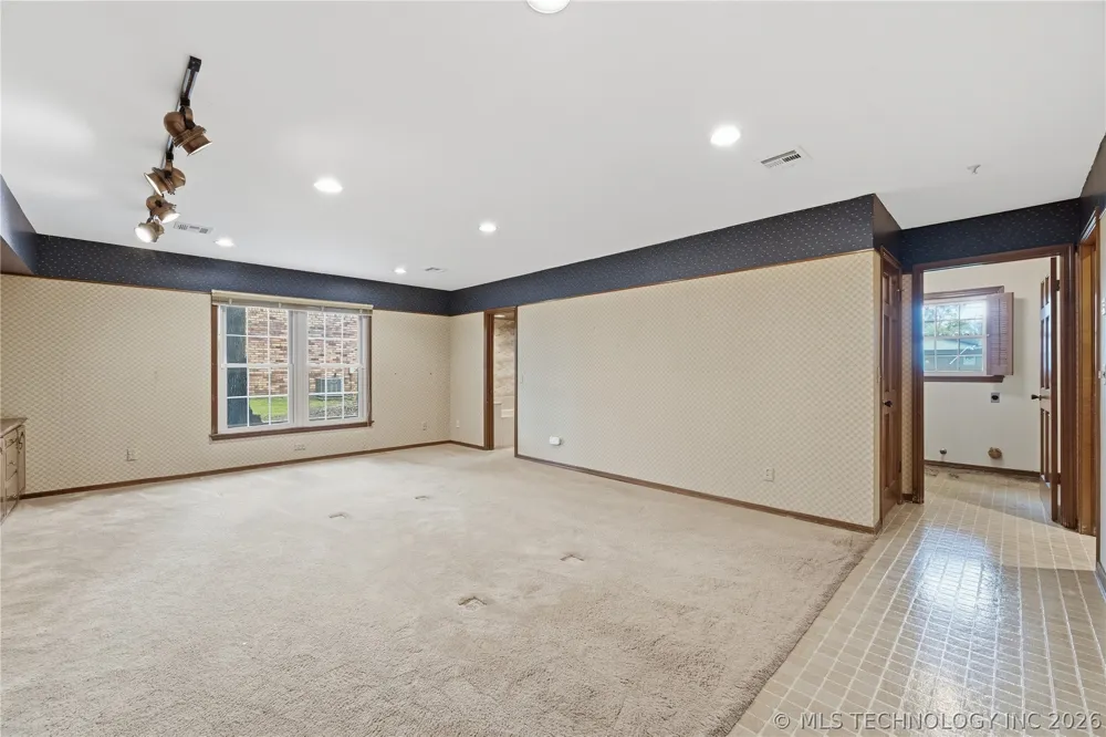 820 W Davis Drive Nowata, OK 74048
