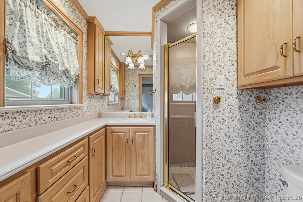 820 W Davis Drive Nowata, OK 74048
