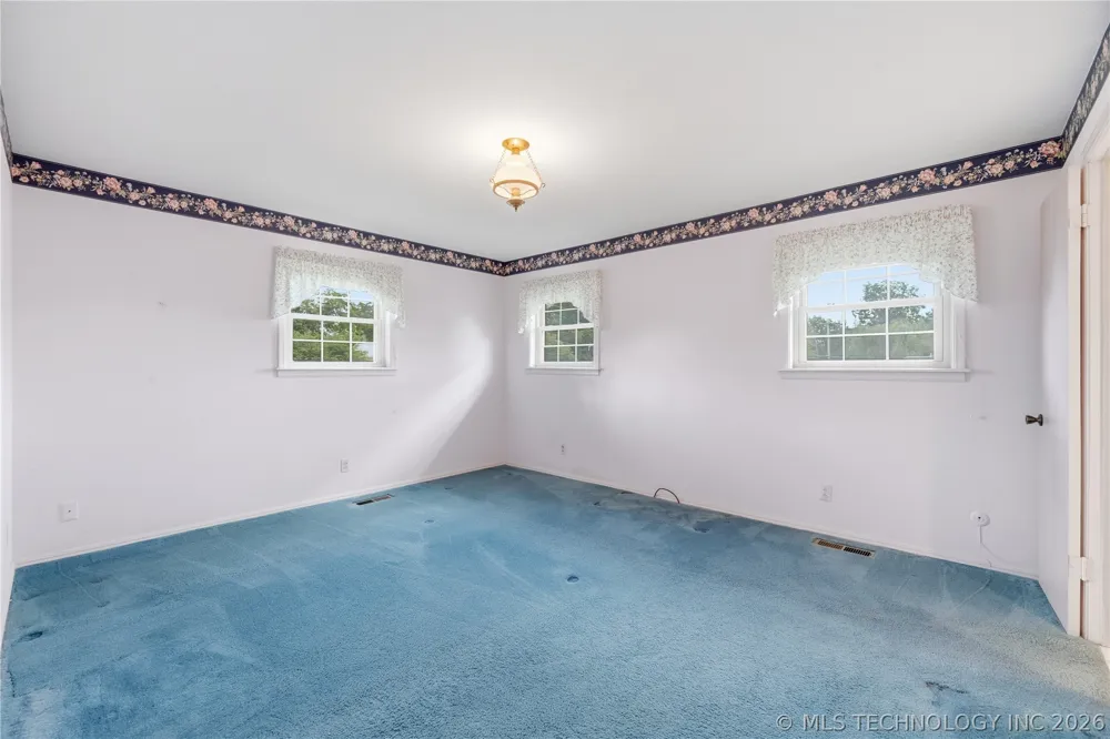 820 W Davis Drive Nowata, OK 74048