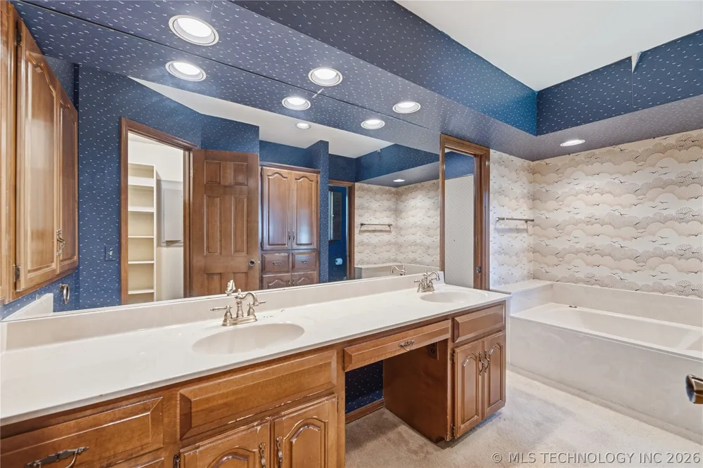 820 W Davis Drive Nowata, OK 74048