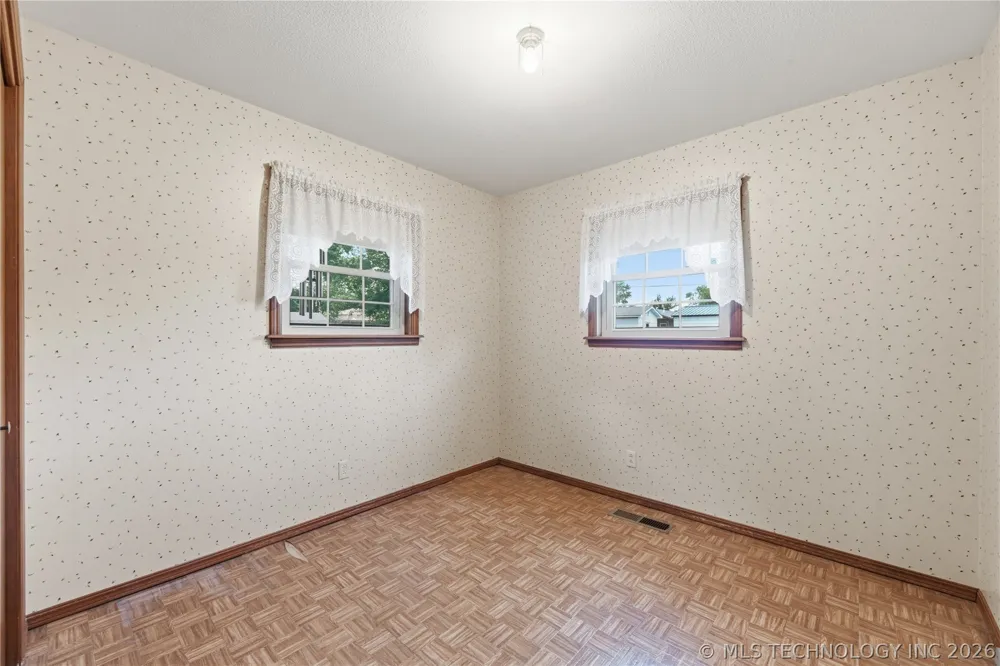 820 W Davis Drive Nowata, OK 74048