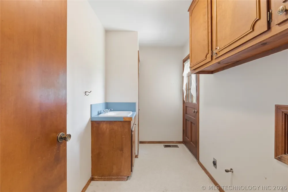 820 W Davis Drive Nowata, OK 74048