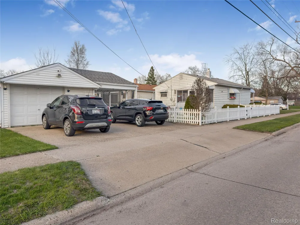 4710 Edgewood Street Dearborn Heights City, MI 48125