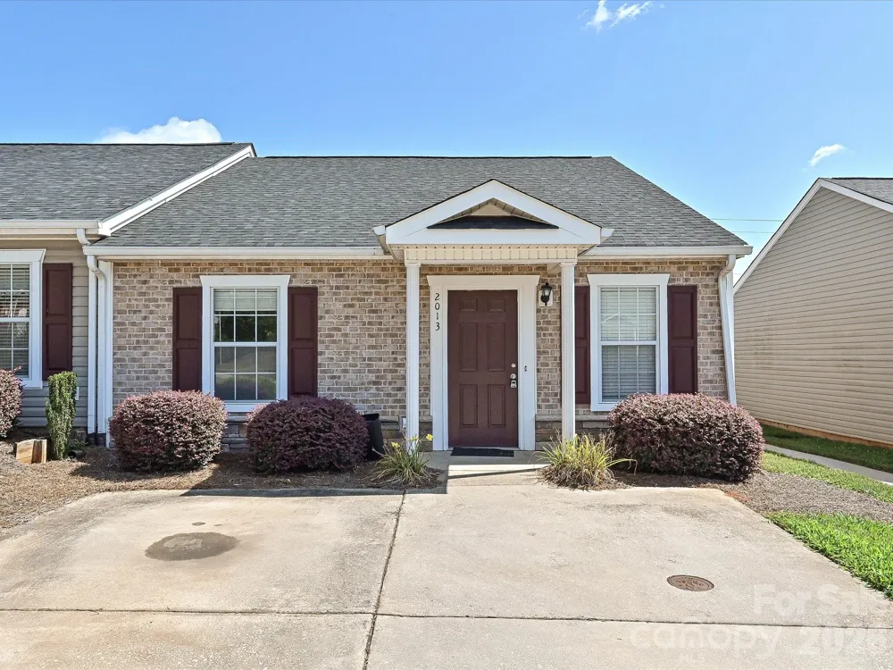 2013 Pin Oak Place Cramerton, NC 28032