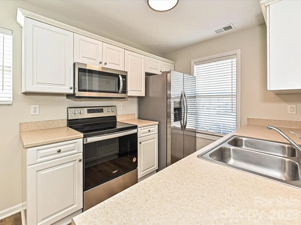 2013 Pin Oak Place Cramerton, NC 28032