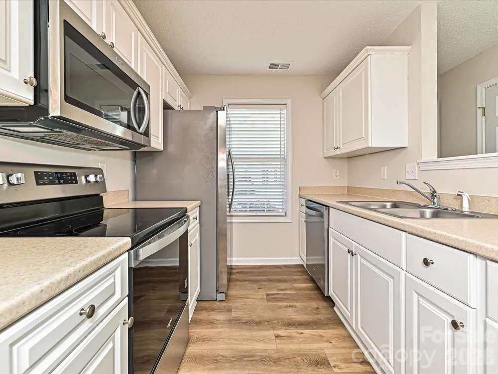 2013 Pin Oak Place Cramerton, NC 28032
