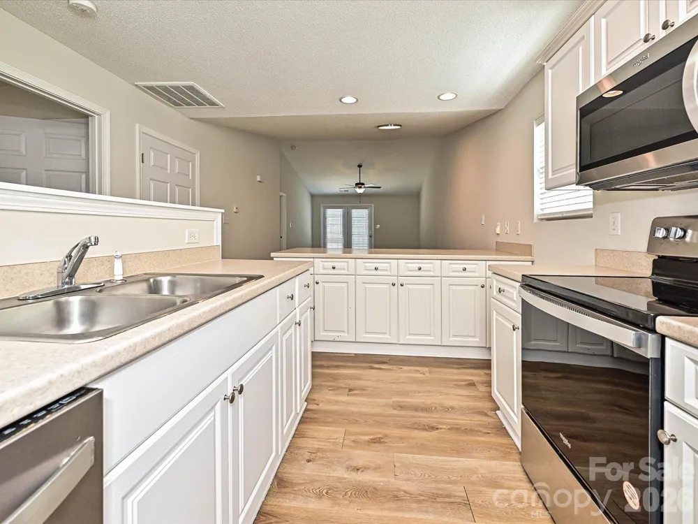 2013 Pin Oak Place Cramerton, NC 28032