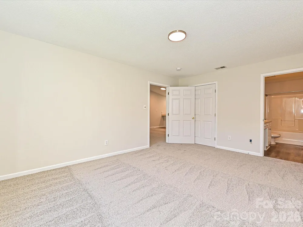 2013 Pin Oak Place Cramerton, NC 28032