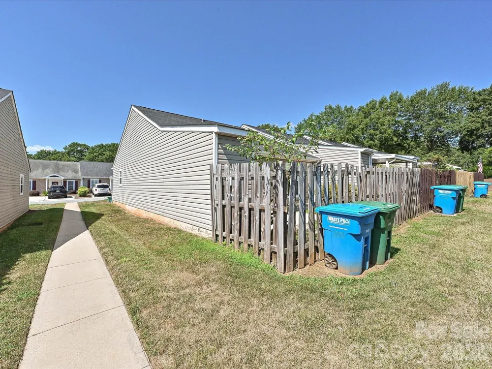 2013 Pin Oak Place Cramerton, NC 28032