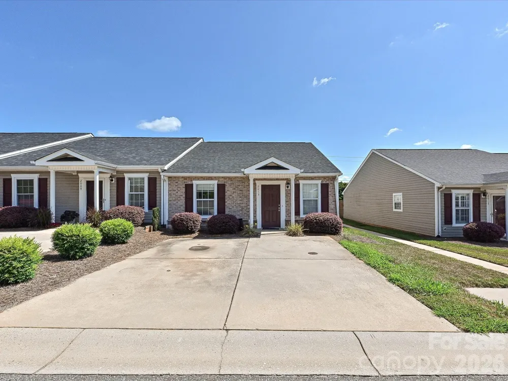 2013 Pin Oak Place Cramerton, NC 28032