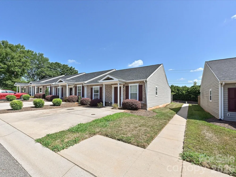 2013 Pin Oak Place Cramerton, NC 28032