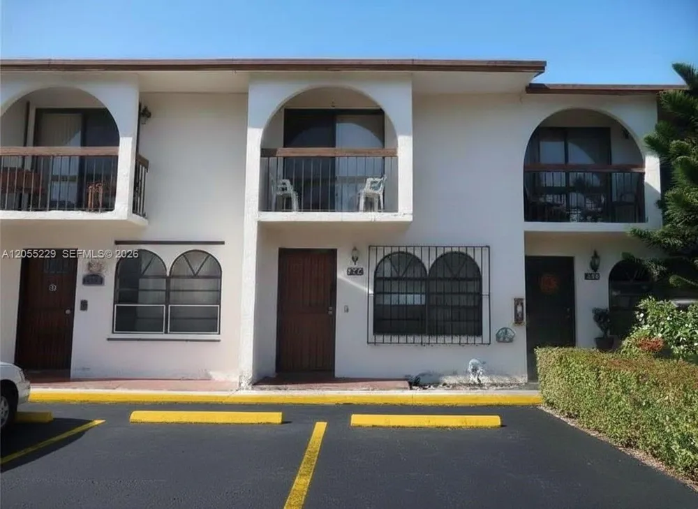 1082 W 79th St #25 Hialeah, FL 33014