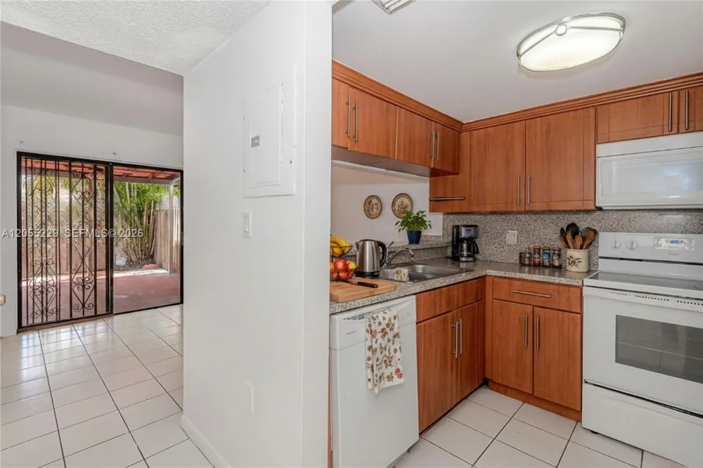 1082 W 79th St #25 Hialeah, FL 33014