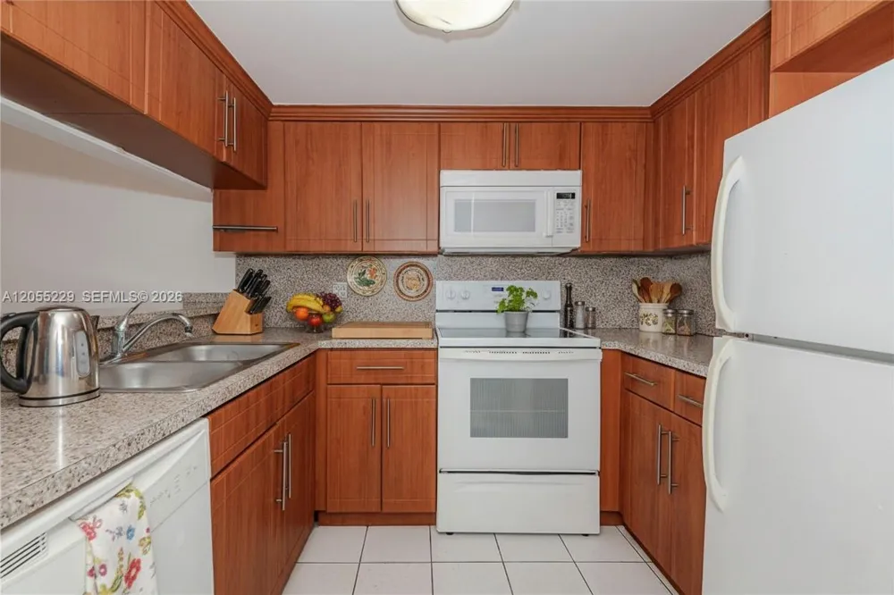 1082 W 79th St #25 Hialeah, FL 33014