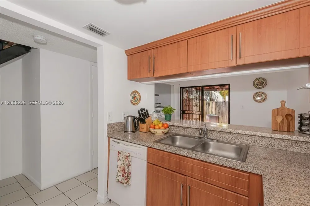 1082 W 79th St #25 Hialeah, FL 33014