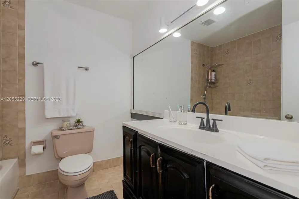 1082 W 79th St #25 Hialeah, FL 33014