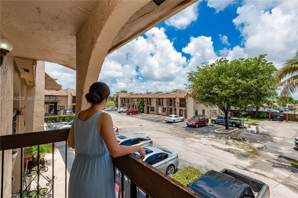 1082 W 79th St #25 Hialeah, FL 33014