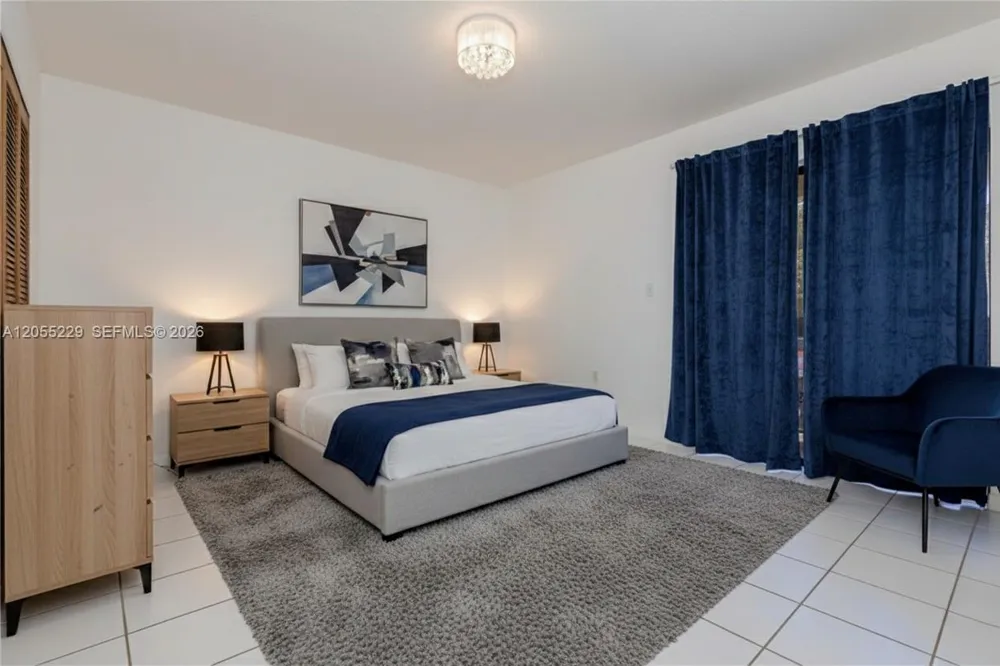 1082 W 79th St #25 Hialeah, FL 33014