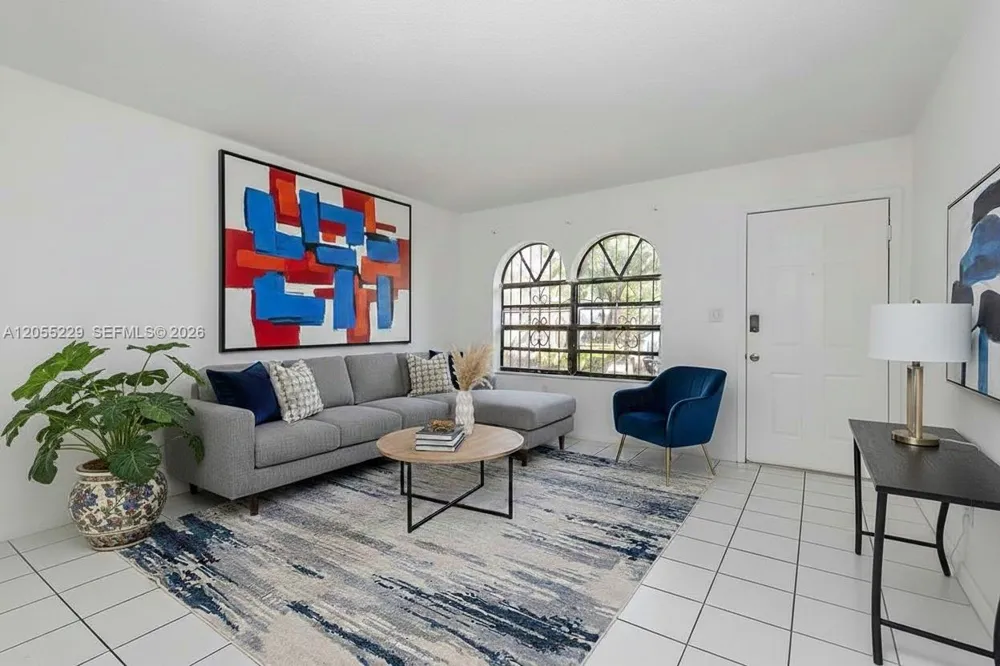 1082 W 79th St #25 Hialeah, FL 33014