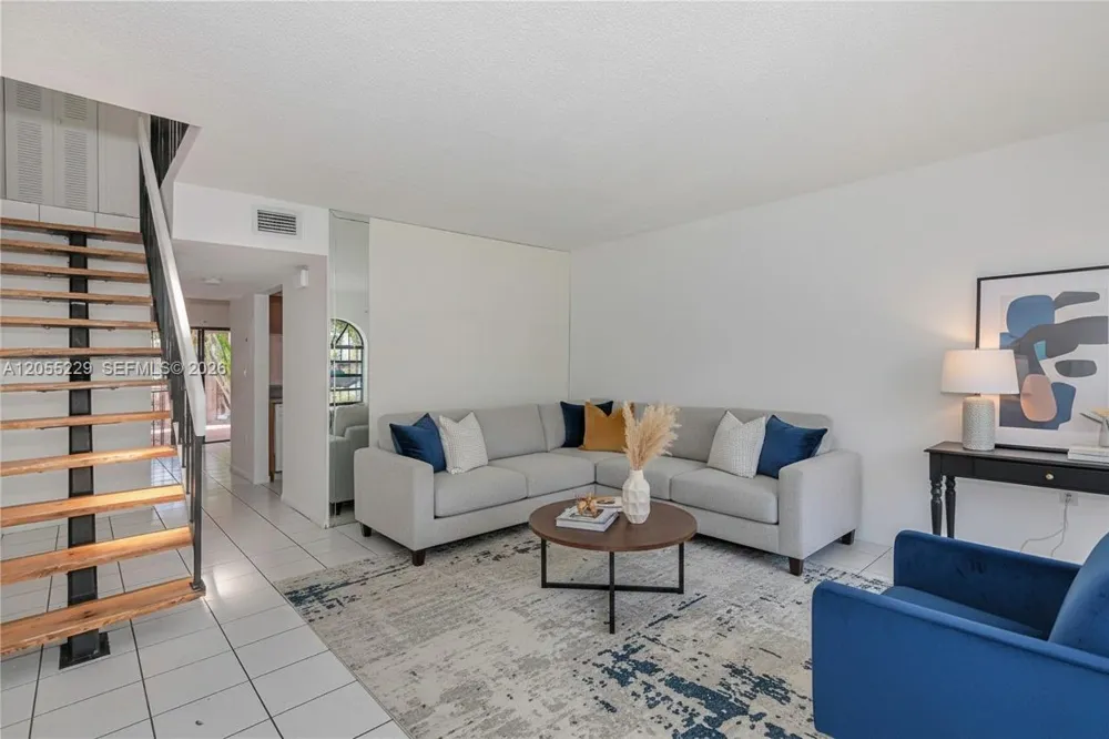 1082 W 79th St #25 Hialeah, FL 33014