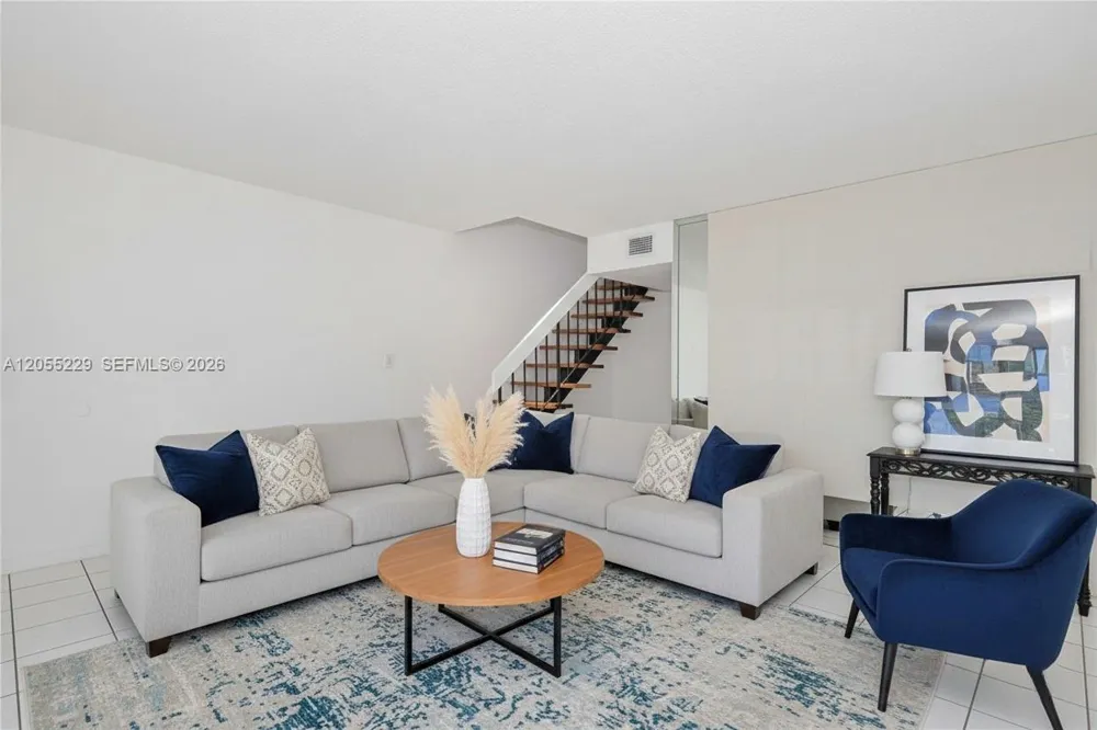 1082 W 79th St #25 Hialeah, FL 33014
