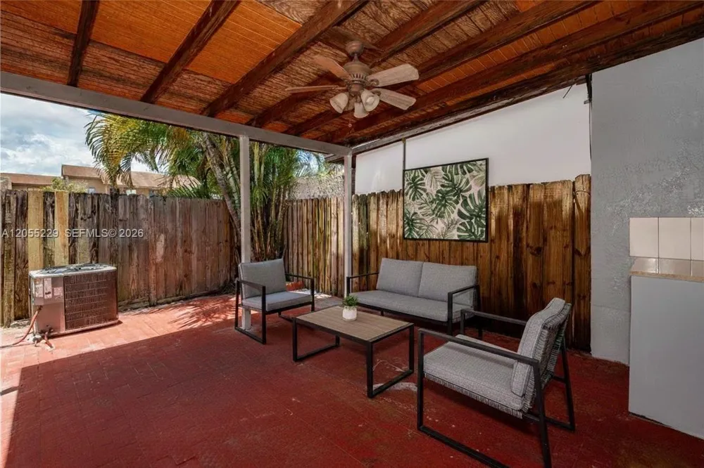 1082 W 79th St #25 Hialeah, FL 33014