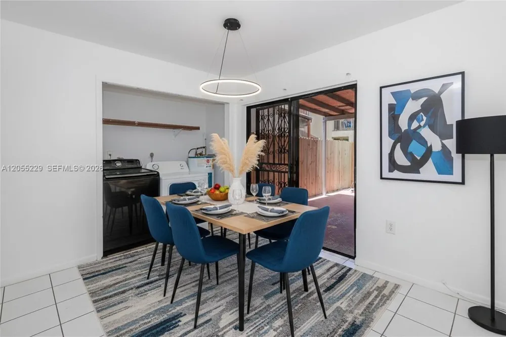 1082 W 79th St #25 Hialeah, FL 33014