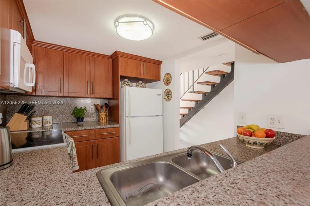 1082 W 79th St #25 Hialeah, FL 33014