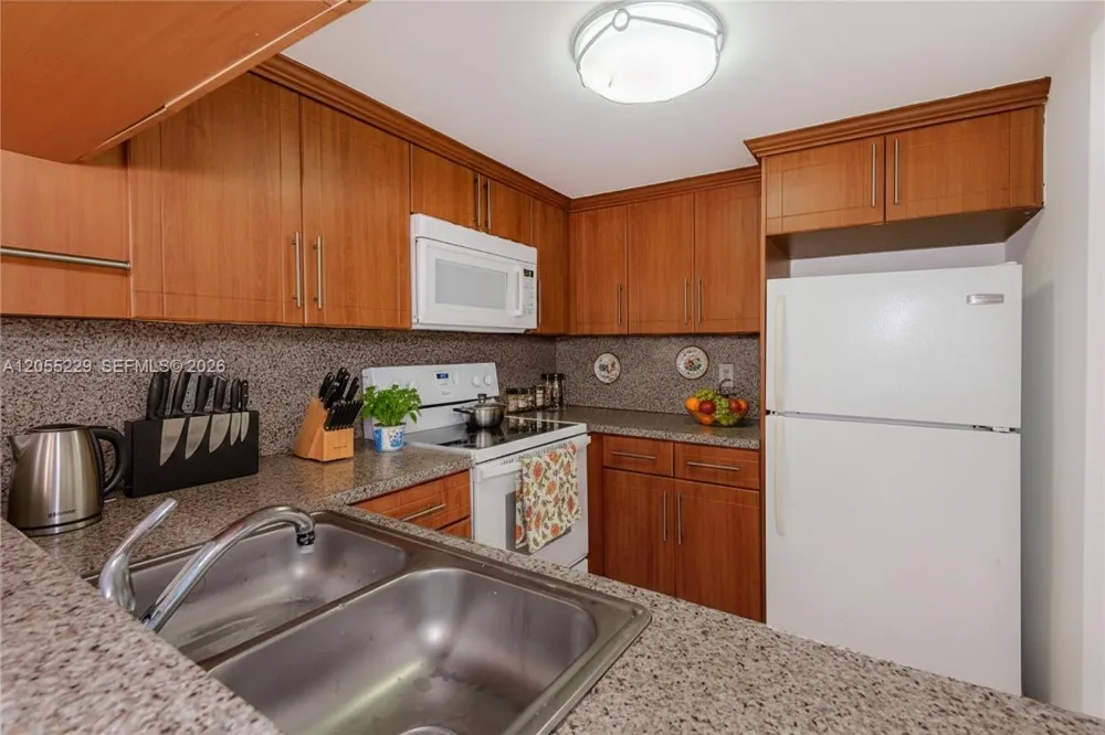 1082 W 79th St #25 Hialeah, FL 33014