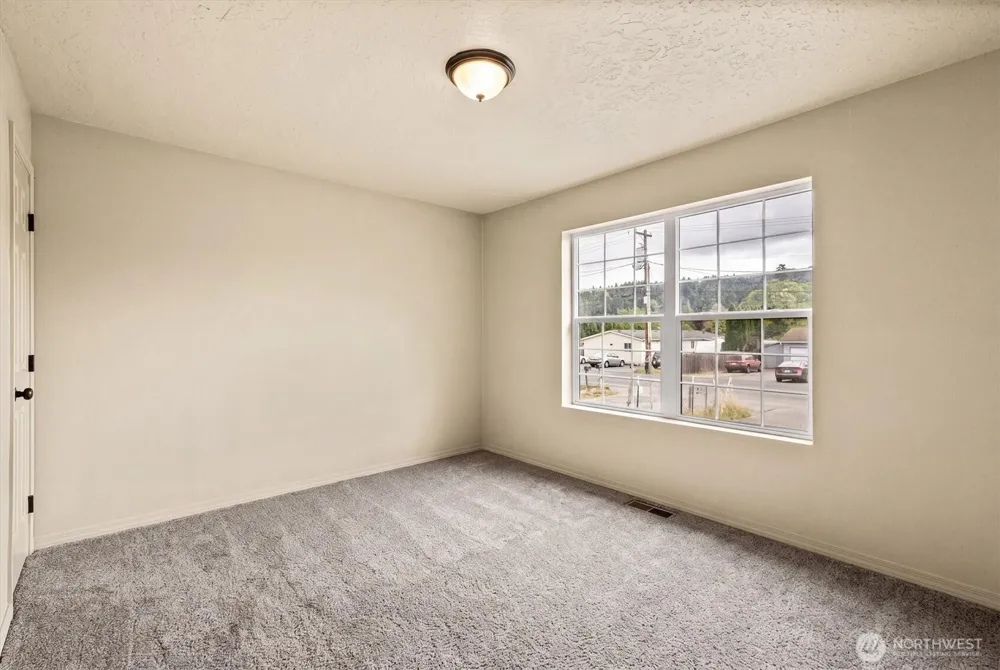 4657 Ohio Street Longview, WA 98632