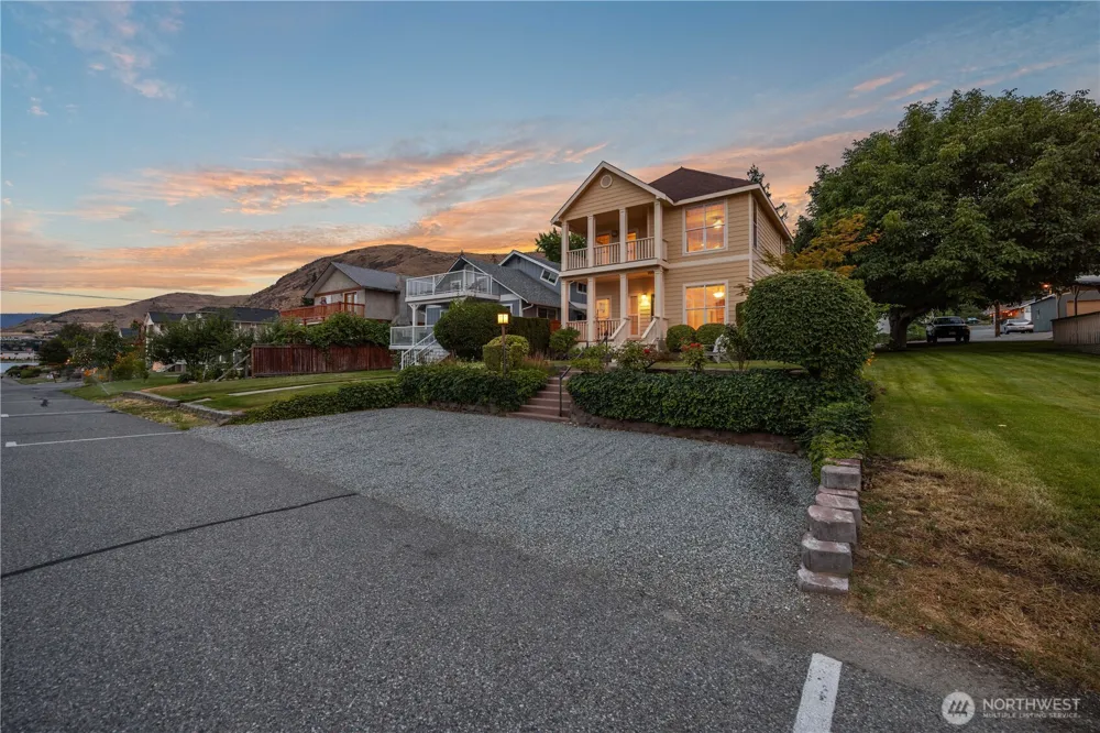 2109 W Terrace Avenue Chelan, WA 98816