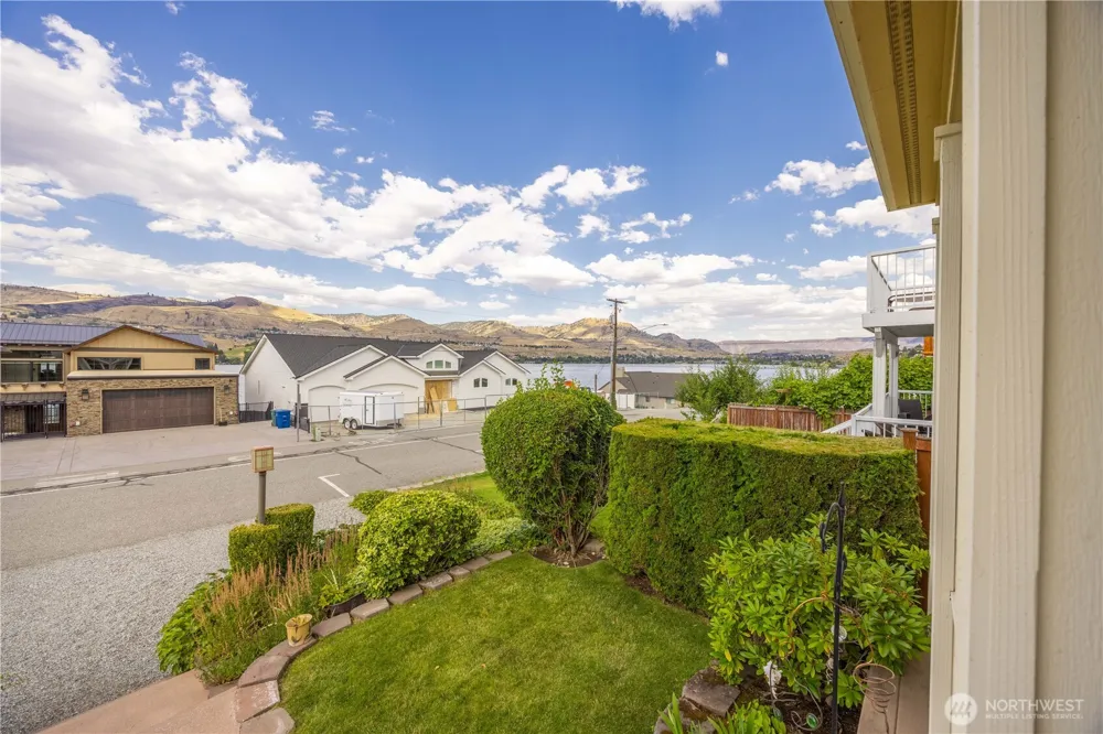 2109 W Terrace Avenue Chelan, WA 98816