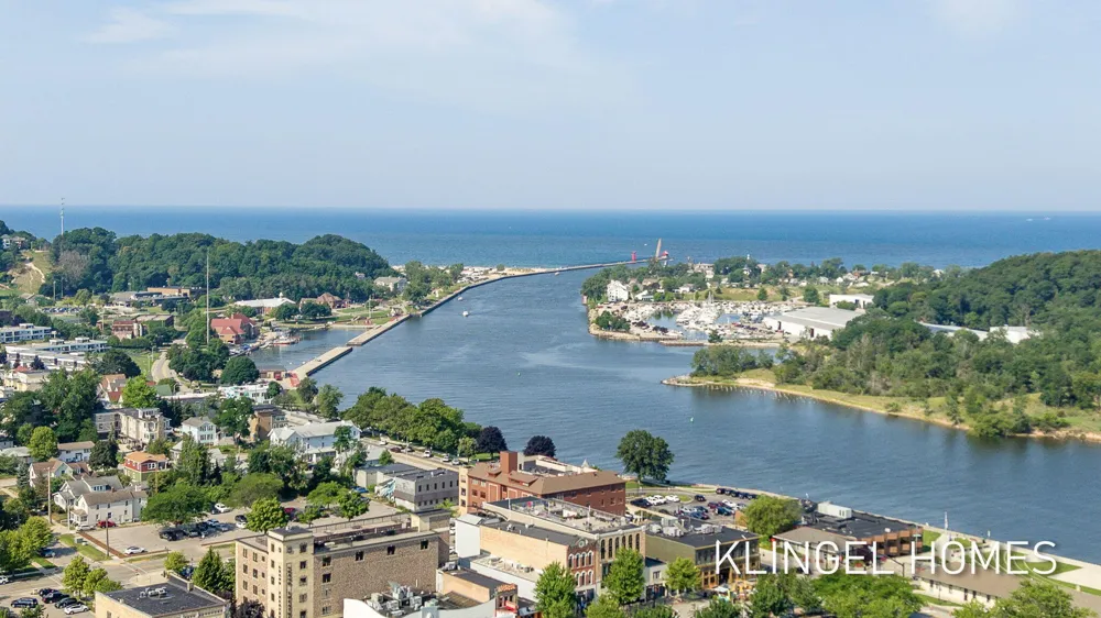 204 Harbor Avenue #7 Grand Haven, MI 49417