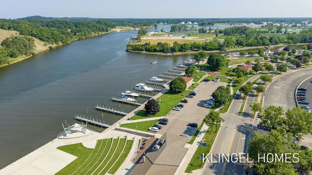 204 Harbor Avenue #7 Grand Haven, MI 49417