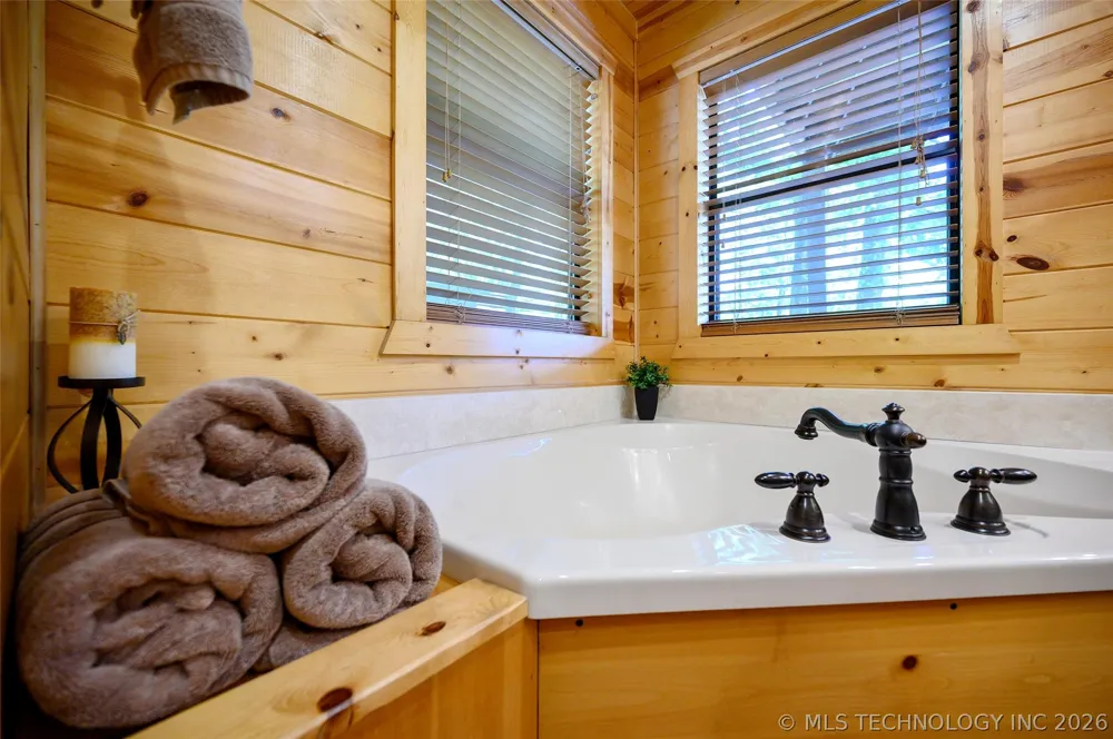 475 Southern Hills Circle Broken Bow, OK 74728
