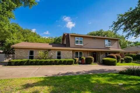 8806 Balcones Club Drive