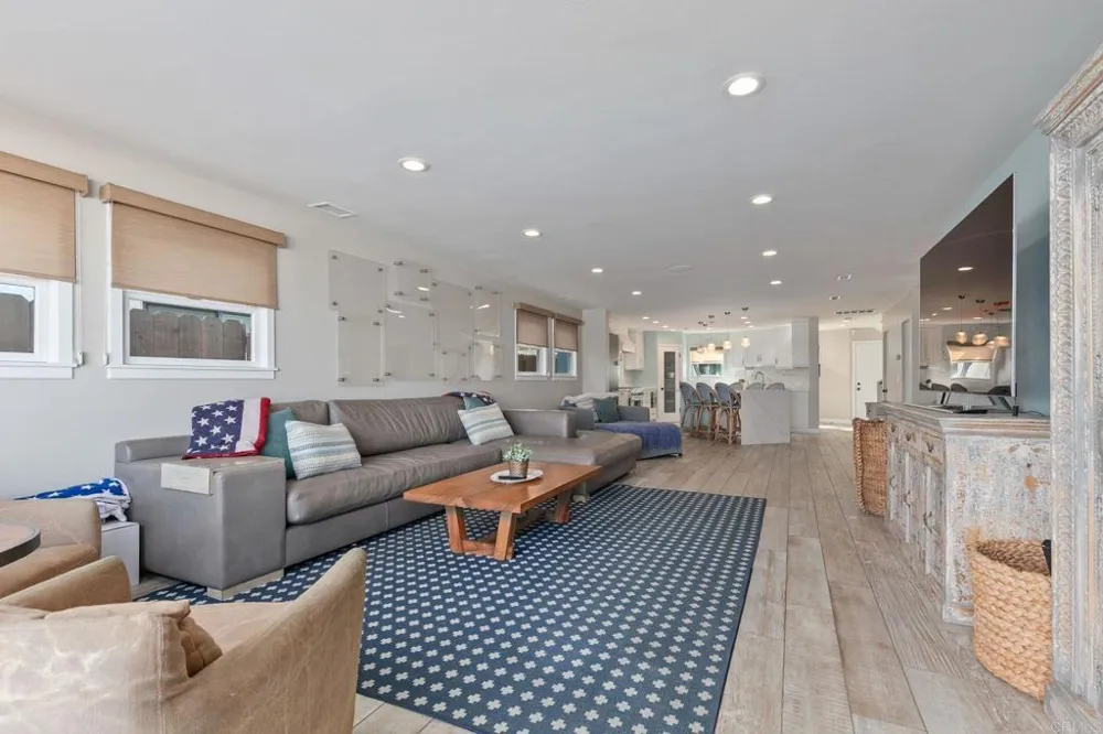 2812 Bayside Walk San Diego, CA 92109