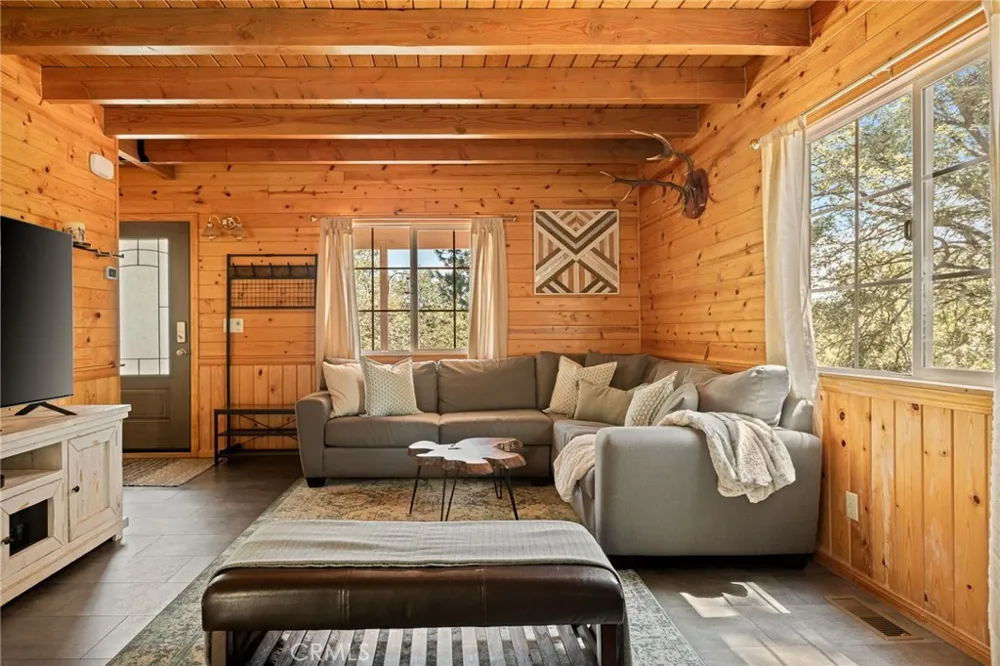 24071 Fern Glen Crestline, CA 92325