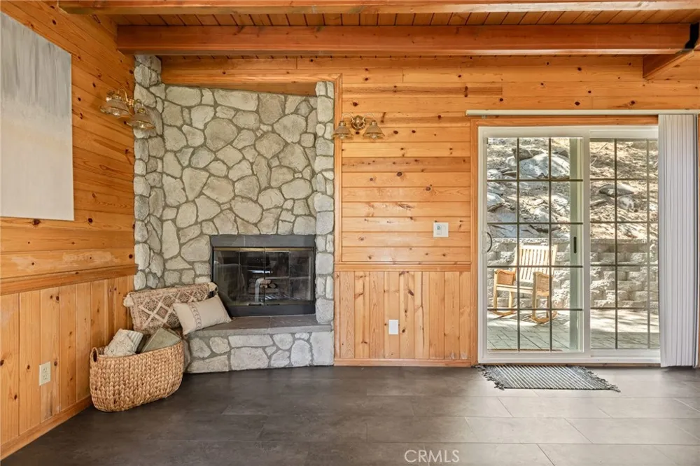 24071 Fern Glen Crestline, CA 92325