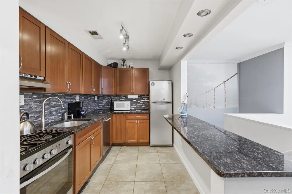 230 Lake Pointe Circle #230 Middle Island, NY 11953