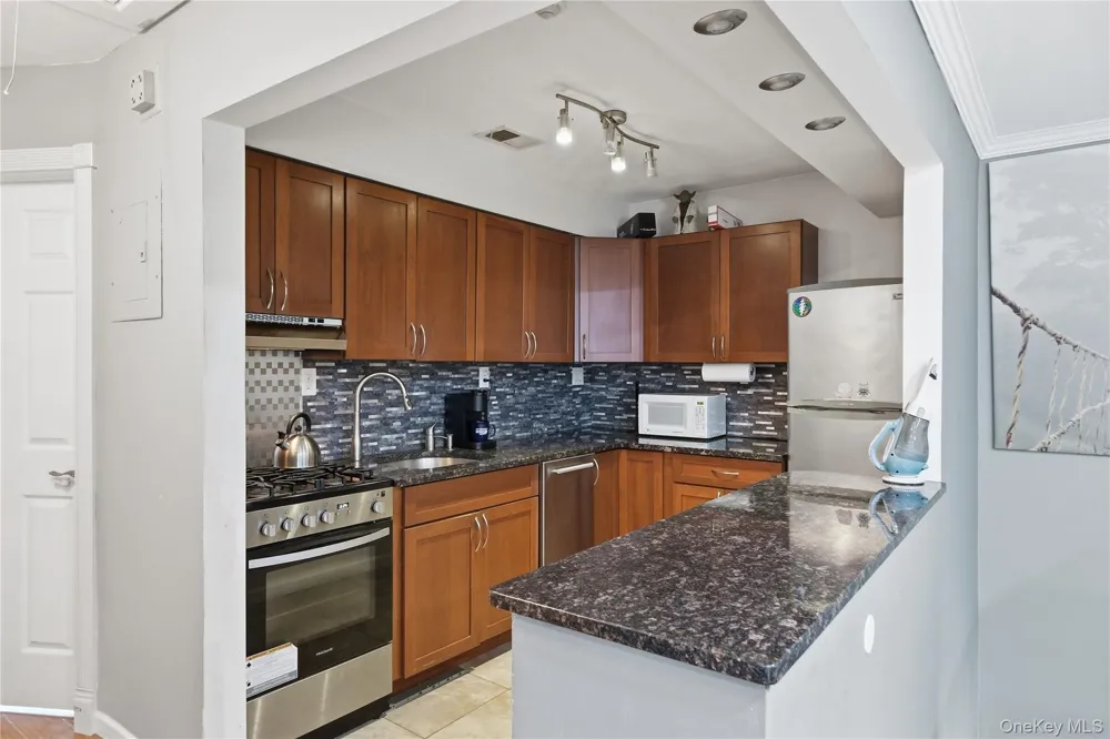 230 Lake Pointe Circle #230 Middle Island, NY 11953