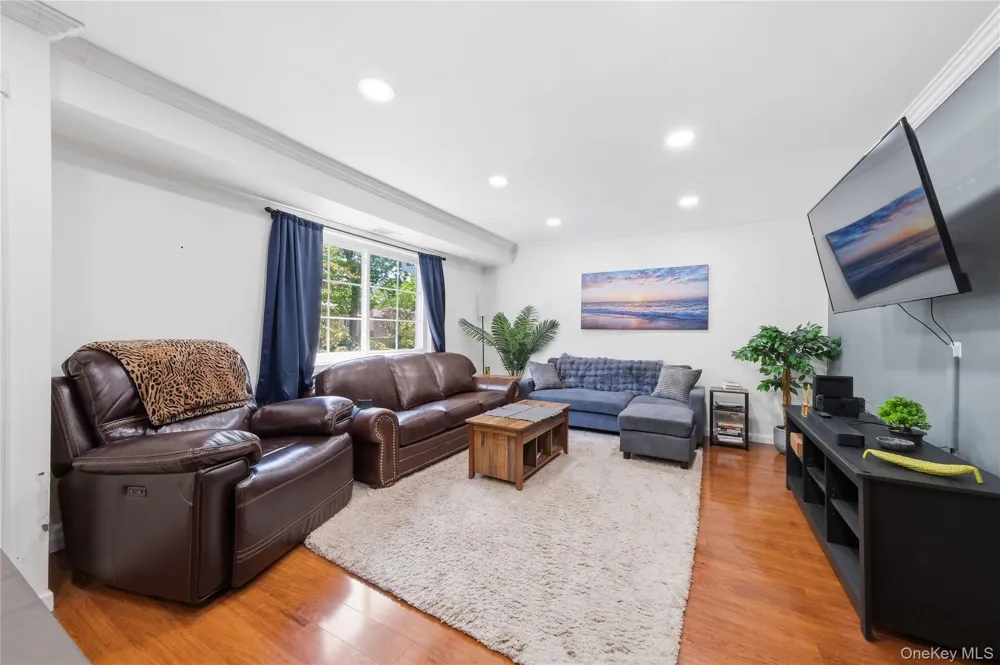 230 Lake Pointe Circle #230 Middle Island, NY 11953