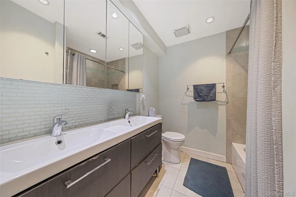 230 Lake Pointe Circle #230 Middle Island, NY 11953