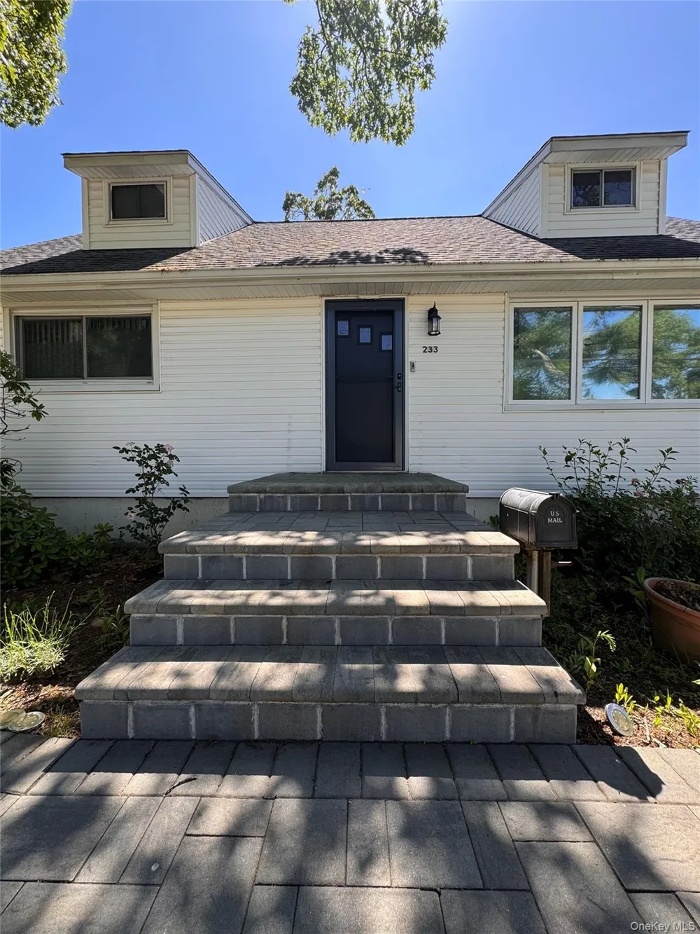 233 S 15th Street Lindenhurst, NY 11757