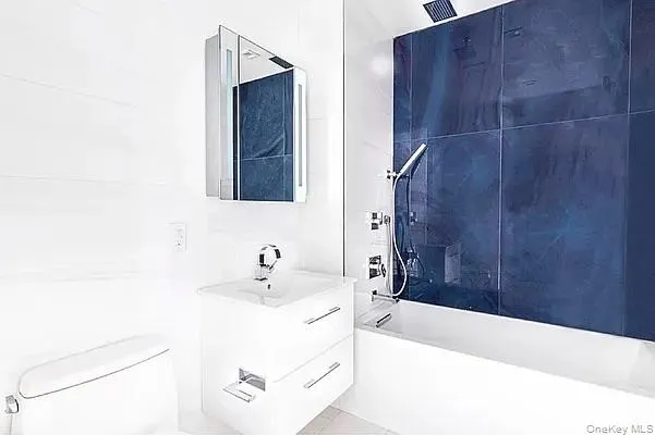4244 Crescent Street #6B Long Island City, NY 11101